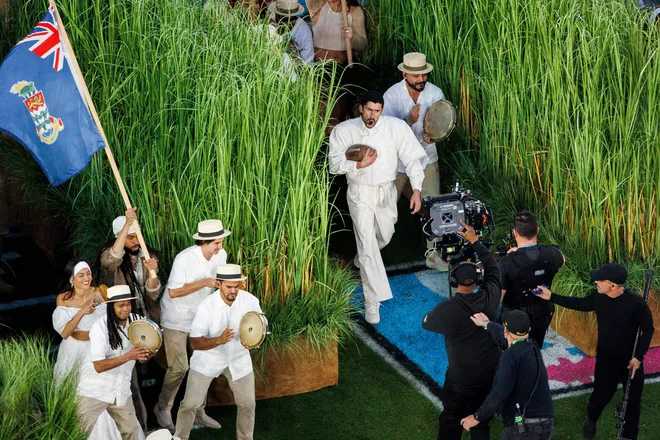 Bad Bunny mang niềm vui của người Puerto Rico đến Super Bowl Halftime Show 2026 - Ảnh 2.