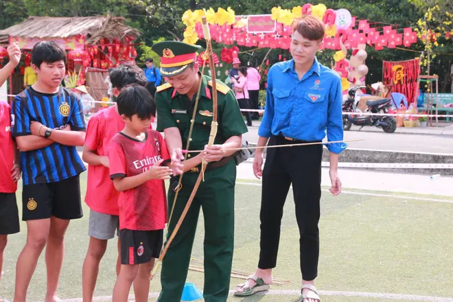 Ấm &aacute;p Tết Qu&acirc;n D&acirc;n tại x&atilde; đảo Thạnh An - Ảnh 4.