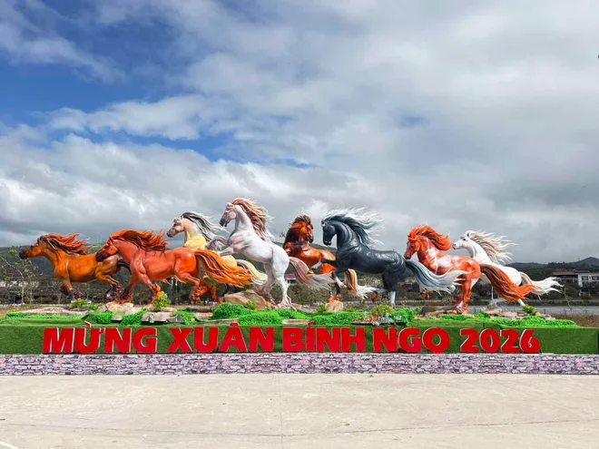 Rộn r&agrave;ng linh vật ngựa B&iacute;nh Ngọ 2026 tr&ecirc;n khắp mọi miền Tổ quốc - Ảnh 13.