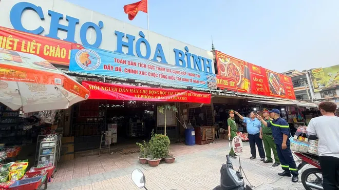 Tp Hồ Ch&iacute; Minh: đi từng nh&agrave; tuy&ecirc;n truyền Pccc cao điểm Tết  - Ảnh 8.