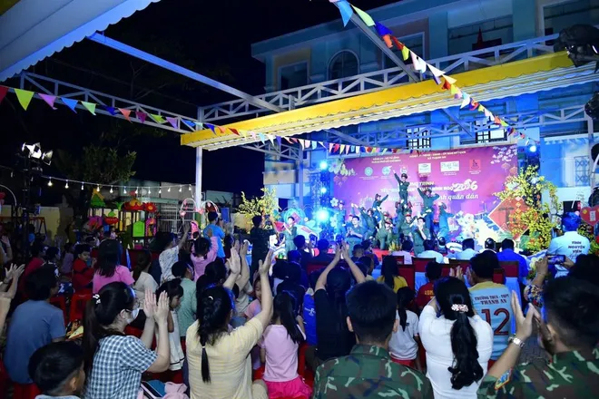 Ấm &aacute;p Tết Qu&acirc;n D&acirc;n tại x&atilde; đảo Thạnh An - Ảnh 8.