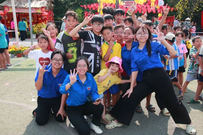 Ấm &aacute;p Tết Qu&acirc;n D&acirc;n tại x&atilde; đảo Thạnh An - Ảnh 2.