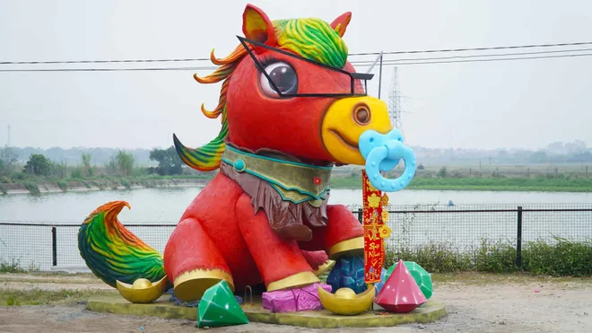 Rộn r&agrave;ng linh vật ngựa B&iacute;nh Ngọ 2026 tr&ecirc;n khắp mọi miền Tổ quốc - Ảnh 17.