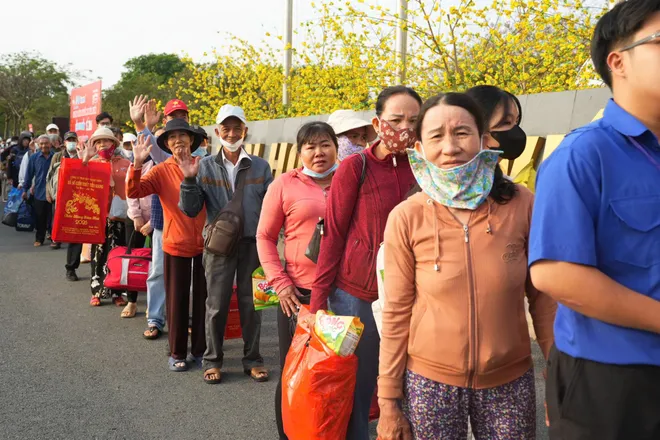 Tuổi trẻ TP Hồ Ch&iacute; Minh tổ chức nhiều hoạt động chăm lo Tết cho cộng đồng - Ảnh 18.