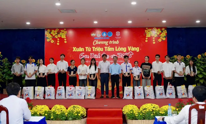 Tuổi trẻ TP Hồ Ch&iacute; Minh tổ chức nhiều hoạt động chăm lo Tết cho cộng đồng - Ảnh 12.