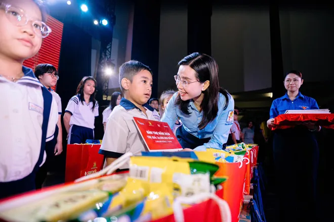 Tuổi trẻ TP Hồ Ch&iacute; Minh tổ chức nhiều hoạt động chăm lo Tết cho cộng đồng - Ảnh 8.