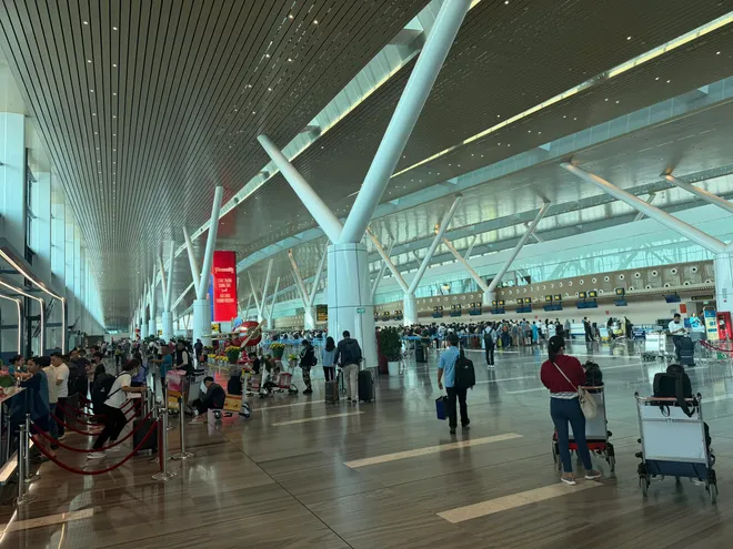 S&acirc;n bay T&acirc;n Sơn Nhất v&agrave; Nội B&agrave;i bước v&agrave;o cao điểm Tết - Ảnh 1.