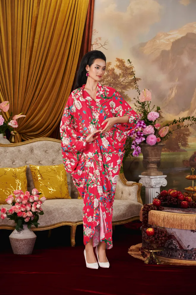 "Phồn hoa" của NTK Vũ Tường Vi v&agrave; c&acirc;u chuyện thời trang đi c&ugrave;ng thời gian - Ảnh 1.