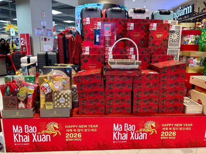 Người ti&ecirc;u d&ugrave;ng đổ x&ocirc; mua sắm ng&agrave;y cận Tết- Ảnh 5.