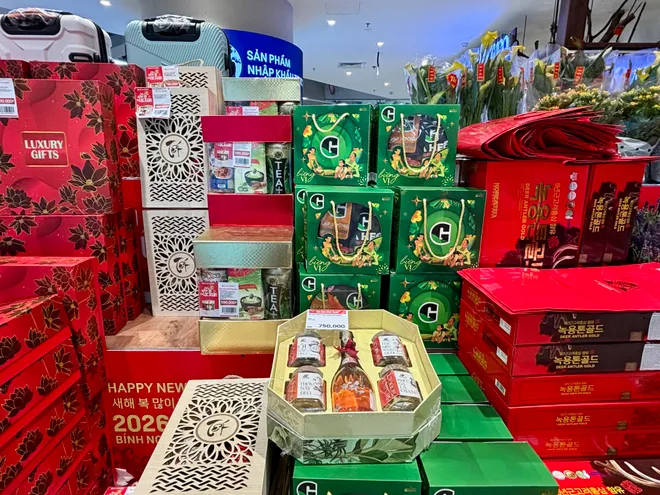 Người ti&ecirc;u d&ugrave;ng đổ x&ocirc; mua sắm ng&agrave;y cận Tết- Ảnh 8.