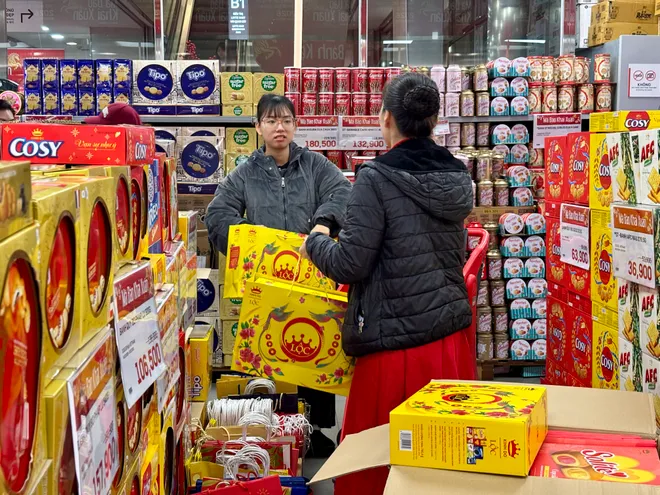 Người ti&ecirc;u d&ugrave;ng đổ x&ocirc; mua sắm ng&agrave;y cận Tết- Ảnh 15.