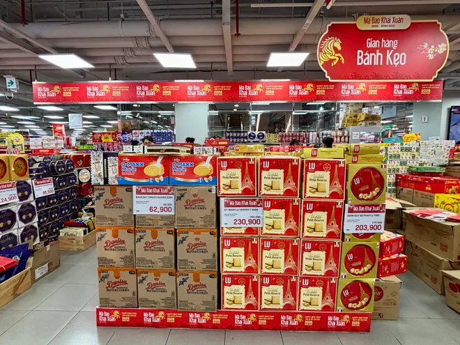 Người ti&ecirc;u d&ugrave;ng đổ x&ocirc; mua sắm ng&agrave;y cận Tết- Ảnh 2.