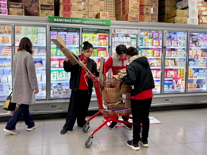 Người ti&ecirc;u d&ugrave;ng đổ x&ocirc; mua sắm ng&agrave;y cận Tết- Ảnh 16.
