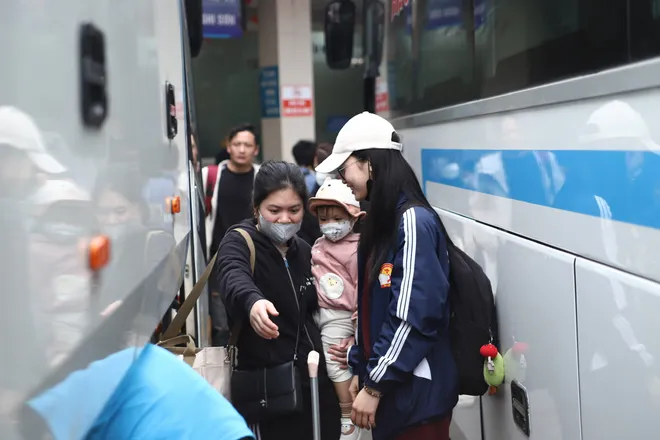 Người d&acirc;n hối hả rời Thủ đ&ocirc; về qu&ecirc; đ&oacute;n Tết- Ảnh 11.