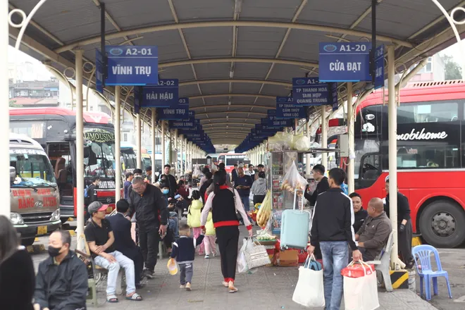Người d&acirc;n hối hả rời Thủ đ&ocirc; về qu&ecirc; đ&oacute;n Tết- Ảnh 8.