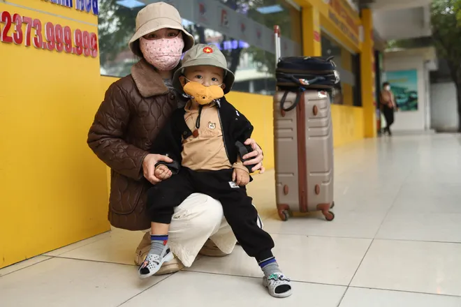 Người d&acirc;n hối hả rời Thủ đ&ocirc; về qu&ecirc; đ&oacute;n Tết- Ảnh 9.