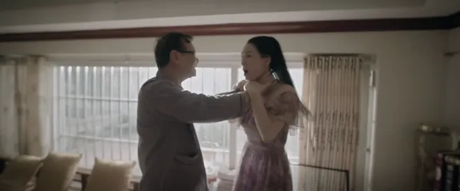 Đồng hồ đếm ngược - Tập 6: Gặp "thầy Lương 3 mắt", b&agrave; Tuyết tin m&igrave;nh bị oan hồn của chồng "&aacute;m"- Ảnh 1.