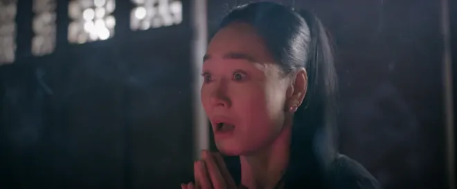 Đồng hồ đếm ngược - Tập 6: Gặp "thầy Lương 3 mắt", b&agrave; Tuyết tin m&igrave;nh bị oan hồn của chồng "&aacute;m"- Ảnh 10.