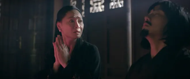 Đồng hồ đếm ngược - Tập 6: Gặp "thầy Lương 3 mắt", b&agrave; Tuyết tin m&igrave;nh bị oan hồn của chồng "&aacute;m"- Ảnh 9.