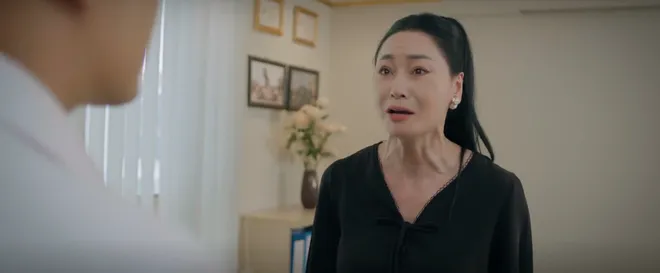 Đồng hồ đếm ngược - Tập 6: Gặp "thầy Lương 3 mắt", b&agrave; Tuyết tin m&igrave;nh bị oan hồn của chồng "&aacute;m"- Ảnh 19.