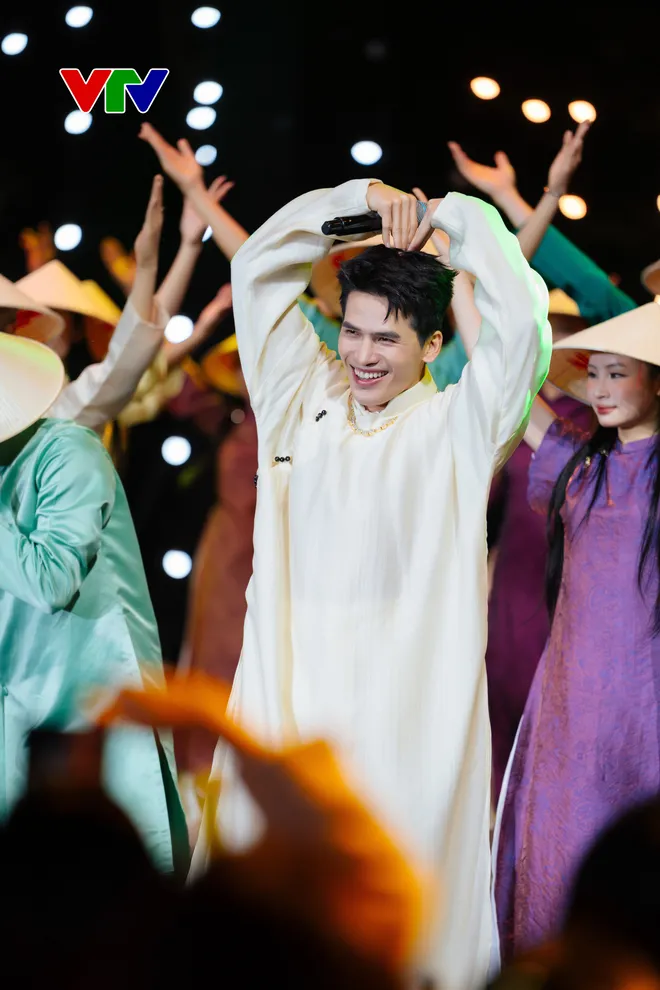 Gió và Tình yêu thổi trên đất nước tôi: Đầy sắc màu tự hào Việt - Ảnh 6.
