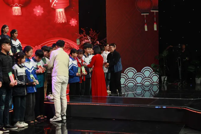 Gala Cặp l&aacute; y&ecirc;u thương 2026: &ldquo;Thập kỷ gieo mầm xanh&rdquo; v&agrave; 10 năm "Trao cơ hội đi học - Cho cơ hội đổi đời"- Ảnh 4.