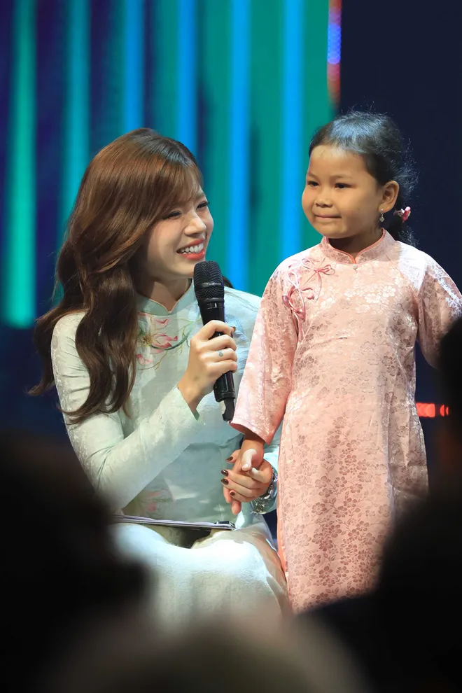 Gala Cặp l&aacute; y&ecirc;u thương 2026: &ldquo;Thập kỷ gieo mầm xanh&rdquo; v&agrave; 10 năm "Trao cơ hội đi học - Cho cơ hội đổi đời"- Ảnh 3.