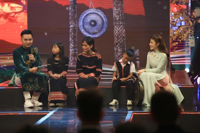 Gala Cặp l&aacute; y&ecirc;u thương 2026: &ldquo;Thập kỷ gieo mầm xanh&rdquo; v&agrave; 10 năm "Trao cơ hội đi học - Cho cơ hội đổi đời"- Ảnh 15.