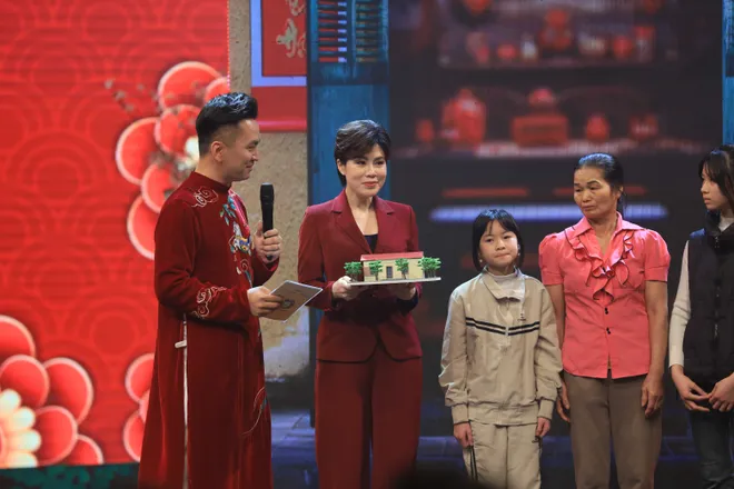 Gala Cặp l&aacute; y&ecirc;u thương 2026: &ldquo;Thập kỷ gieo mầm xanh&rdquo; v&agrave; 10 năm "Trao cơ hội đi học - Cho cơ hội đổi đời"- Ảnh 13.