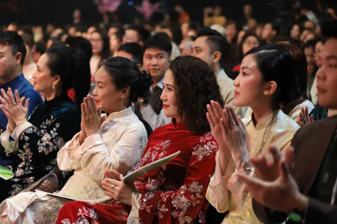 Gala Cặp l&aacute; y&ecirc;u thương 2026: &ldquo;Thập kỷ gieo mầm xanh&rdquo; v&agrave; 10 năm "Trao cơ hội đi học - Cho cơ hội đổi đời"- Ảnh 18.