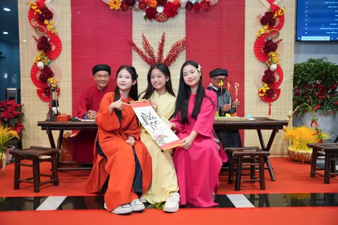 Gala Cặp l&aacute; y&ecirc;u thương 2026: &ldquo;Thập kỷ gieo mầm xanh&rdquo; v&agrave; 10 năm "Trao cơ hội đi học - Cho cơ hội đổi đời"- Ảnh 10.