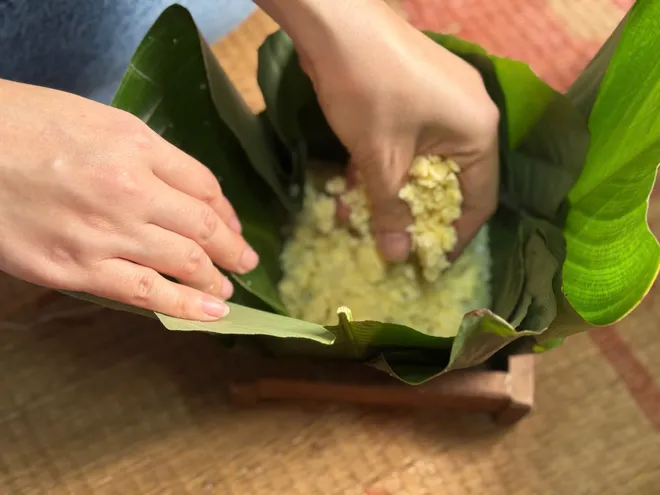 Giữ một nhịp chậm giữa Tết hối hả: Chuyện b&ecirc;n bếp b&aacute;nh chưng  - Ảnh 4.