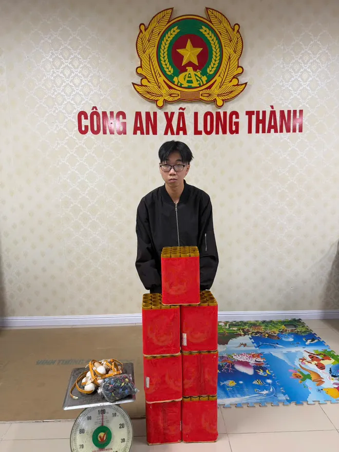 Công an xã Long Thành phối hợp triệt phá tụ điểm sản xuất, buôn bán pháo nổ trái phép- Ảnh 1. Công an xã Long Thành phối hợp triệt phá tụ điểm sản xuất, buôn bán pháo nổ trái phép- Ảnh 1.