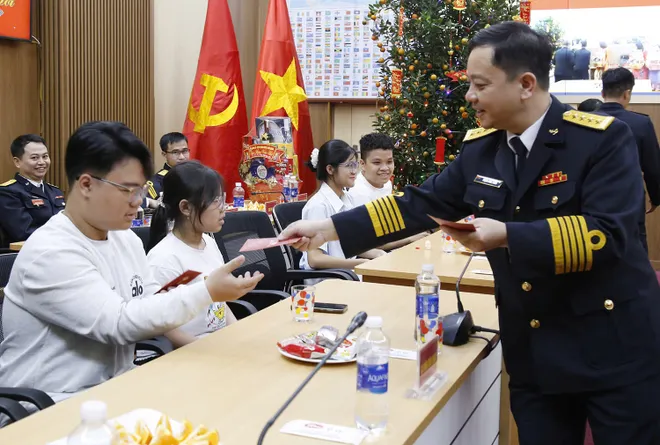 Vùng 3 Hải quân tổ chức điểm cầu trực tuyến chúc Tết các tàu và trạm ra đa - Ảnh 8.