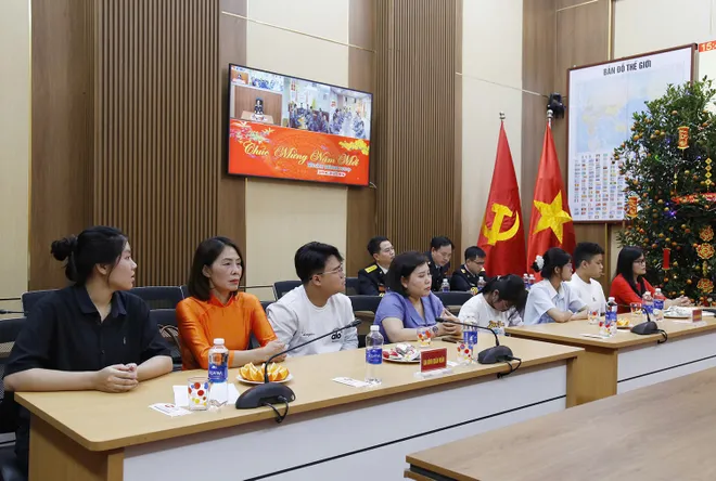 Vùng 3 Hải quân tổ chức điểm cầu trực tuyến chúc Tết các tàu và trạm ra đa - Ảnh 6.