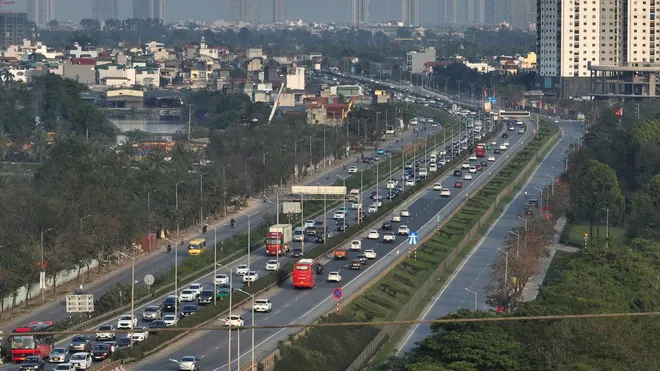 Hà Nội: CSGT dùng flycam theo dõi tình hình giao thông, tăng cường kiểm soát vận tải hành khách - Ảnh 4.