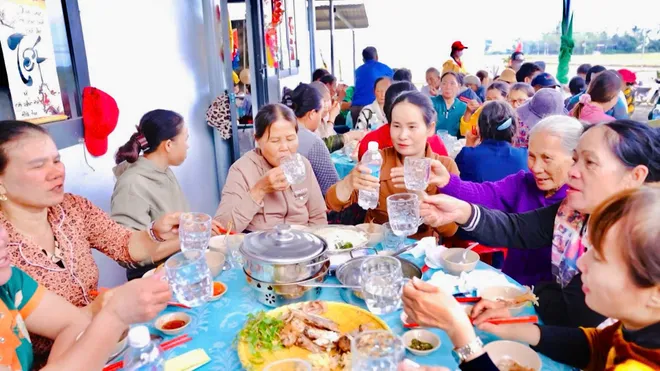 Chuyến xe tử tế th&aacute;ng 2 gieo mầm hy vọng tr&ecirc;n những m&aacute;i nh&agrave; hồi sinh ở Đắk Lắk - Ảnh 13.