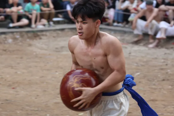 Kịch t&iacute;nh hội vật cầu b&ugrave;n đền Th&uacute;y Lĩnh: T&aacute;i hiện h&agrave;o kh&iacute; r&egrave;n qu&acirc;n thời L&yacute; - Ảnh 11.