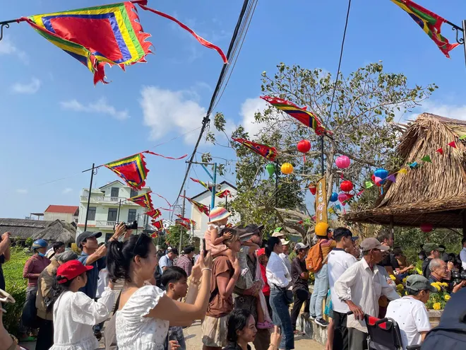 Hội An: Rộn r&agrave;ng Lễ hội Cầu B&ocirc;ng, đ&aacute;nh thức sức sống l&agrave;ng rau di sản Tr&agrave; Quế- Ảnh 8.