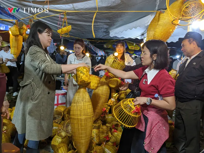 Chợ Viềng &ndash; phi&ecirc;n chợ của k&yacute; ức v&agrave; niềm tin đầu xu&acirc;n - Ảnh 1.