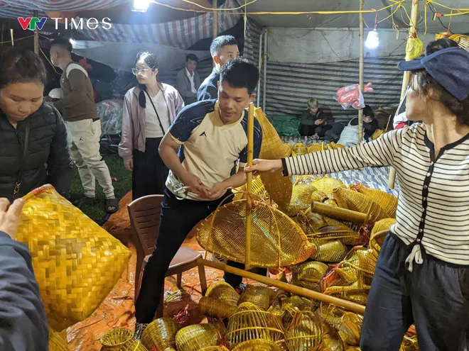 Chợ Viềng &ndash; phi&ecirc;n chợ của k&yacute; ức v&agrave; niềm tin đầu xu&acirc;n - Ảnh 4.