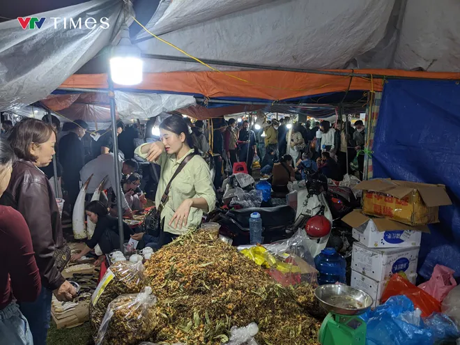 Chợ Viềng &ndash; phi&ecirc;n chợ của k&yacute; ức v&agrave; niềm tin đầu xu&acirc;n - Ảnh 8.