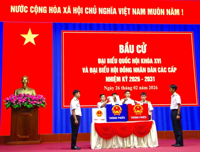 V&ugrave;ng 2 Hải qu&acirc;n: Tổ chức bầu cử sớm v&agrave; tiễn đo&agrave;n thực hiện nhiệm vụ tr&ecirc;n biển - Ảnh 5.