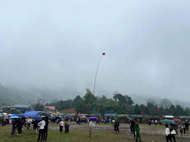 Về Thủ đ&ocirc; Gi&oacute; ng&agrave;n, n&aacute;o nức trẩy hội Lồng Tồng x&atilde; Ph&uacute; Đ&igrave;nh - Ảnh 6.