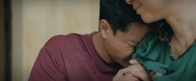 Ph&acirc;n cảnh x&uacute;c động của Thanh Sơn v&agrave; NSƯT Linh Huệ trong tập 8 phim Đồng hồ đếm ngược - Ảnh 7.