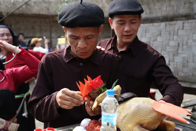 Độc đ&aacute;o nghi lễ xuống đồng của đồng b&agrave;o Cao Lan tại H&agrave; Nội - Ảnh 4.