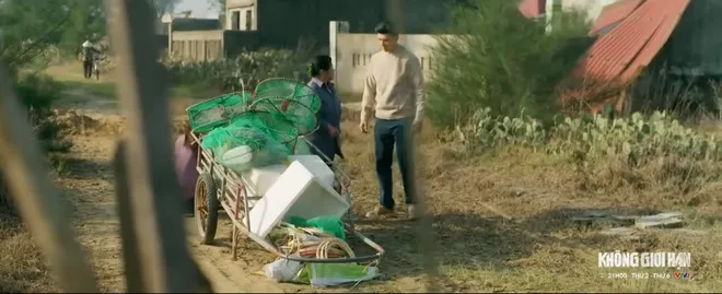 Không giới hạn - Tập 16: Bị cấm chơi với Phúc nhưng Lợi vẫn góp tiền giúp đỡ gia đình đồng đội - Ảnh 4.