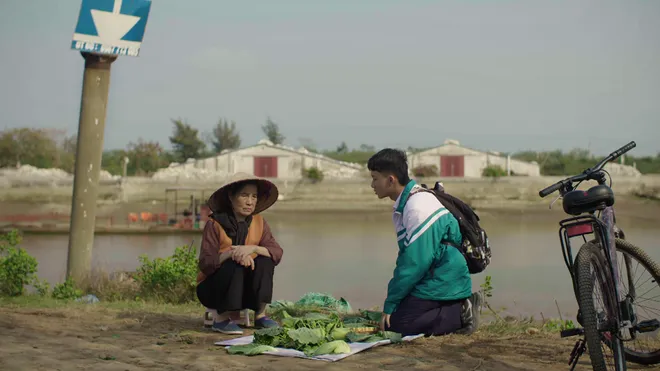 Bước chân vào đời - Tập 4: Minh gây họa lớn, Quân ra tay giúp đỡ chị em Thương?- Ảnh 4. Bước chân vào đời - Tập 4: Minh gây họa lớn, Quân ra tay giúp đỡ chị em Thương?- Ảnh 4.