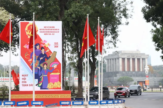 Hà Nội rực rỡ cờ hoa chào mừng bầu cử Quốc hội khóa XVI và Hội đồng nhân dân nhiệm kỳ 2026 - 2031 - Ảnh 6.
