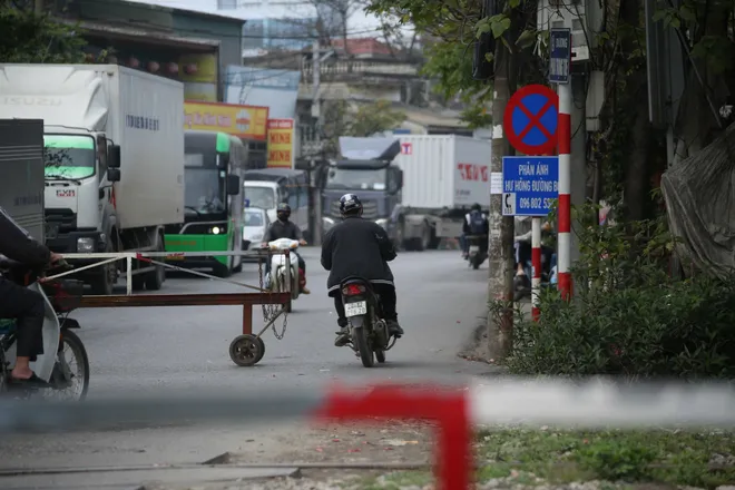 Cục CSGT ph&aacute;t lệnh tăng cường xử l&yacute; vi phạm tại đường ngang đường sắt tr&ecirc;n to&agrave;n quốc - Ảnh 3.